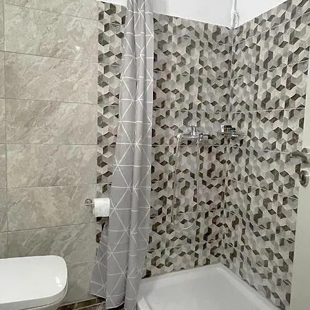 Rhodes Central: King Bed Appartement *